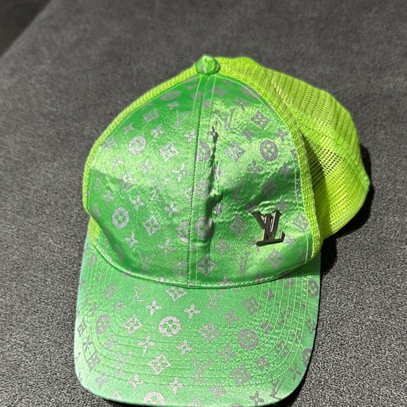 Louis Vuitton Bright Green Monogram Mesh Cap - Picture 9 of 16
